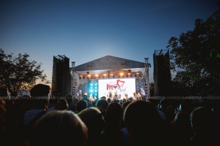 Muzică, vin și atmosferă de milioane. Festivalul Must Fest 2017 a adunat mii de oameni