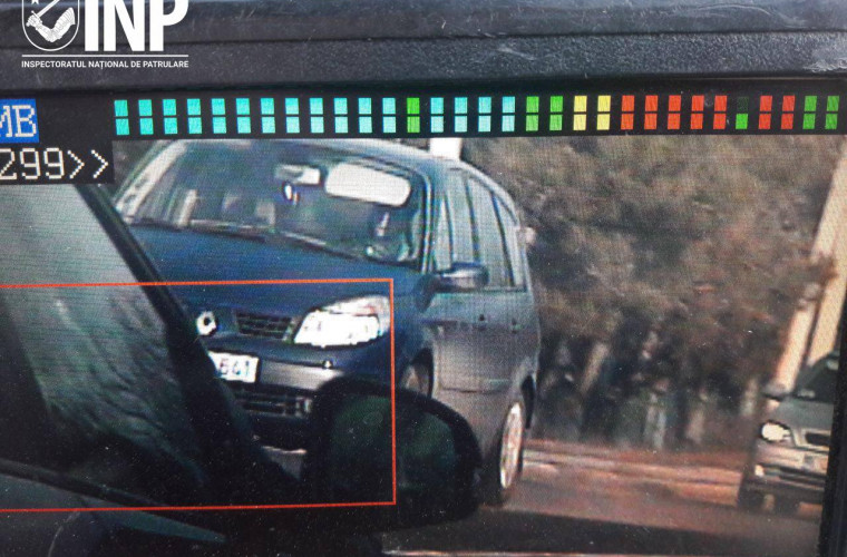 Un șofer vitezoman a ajuns cu mașina într-o casă din Cimișlia// FOTO