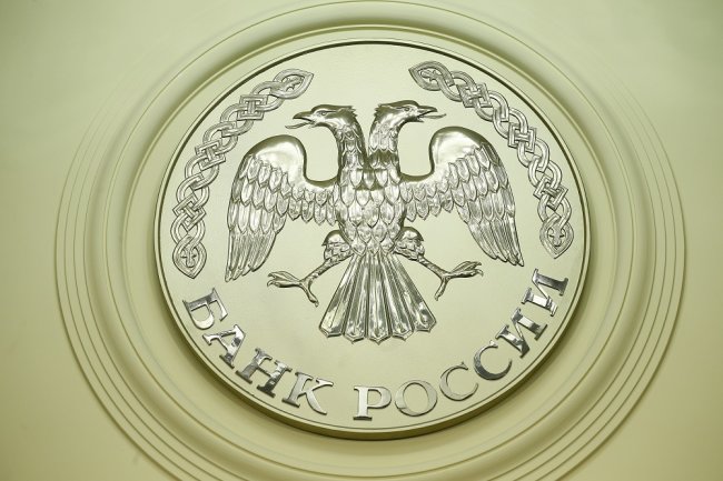 S&P повысило кредитный рейтинг РФ до инвестиционного уровня