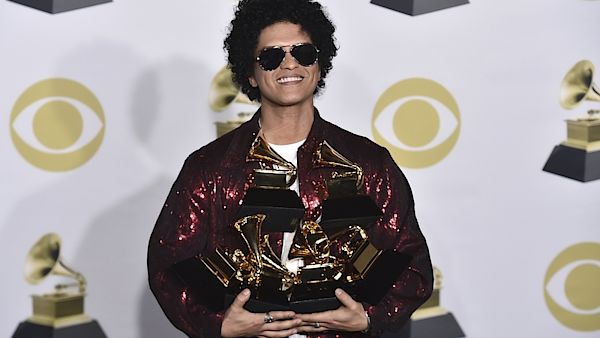 Grammy ovládl Bruno Mars, proměnil všech šest nominací. Rapovou bitvu vyhrál Kendrick Lamar