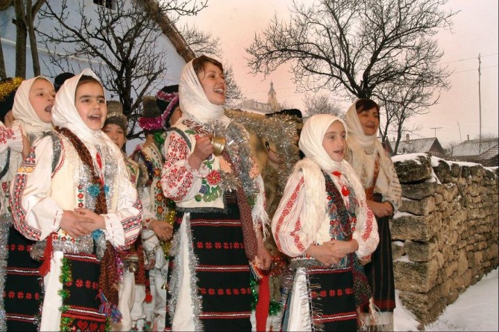 În noaptea de 6 spre 7 ianuarie Nașterea Domnului este vestită de colindători
