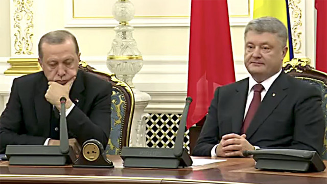 Эрдоган уснул на пресс-конференции с Порошенко