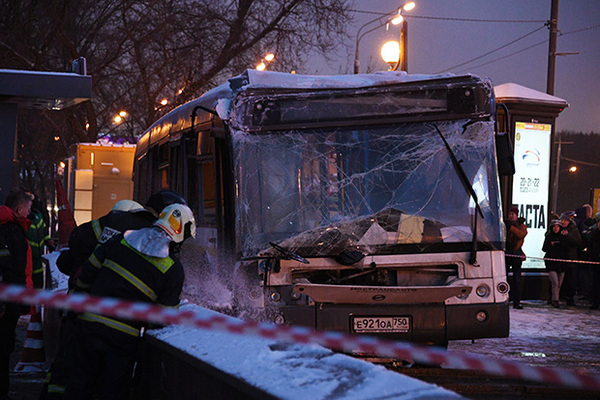 СКР предъявил обвинение водителю автобуса, въехавшего в переход в Москве