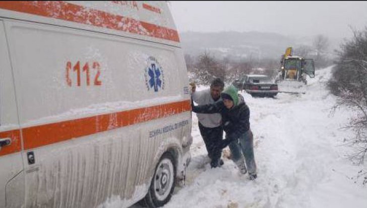 În Romania, ninsorile abundente fac VICTIME. Drumuri închise și localități fără curent