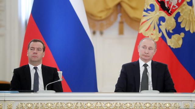 Путин и Медведев обсудят отчет премьера Госдуме