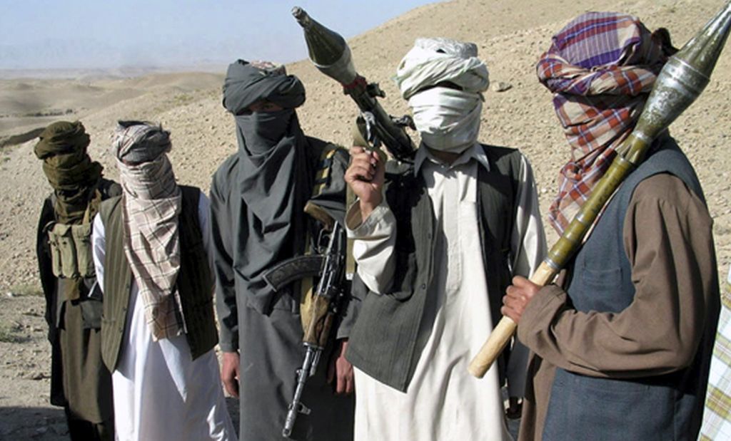 MASACRU! Cel putin 50 de militari ucisi de talibani in Afganistan