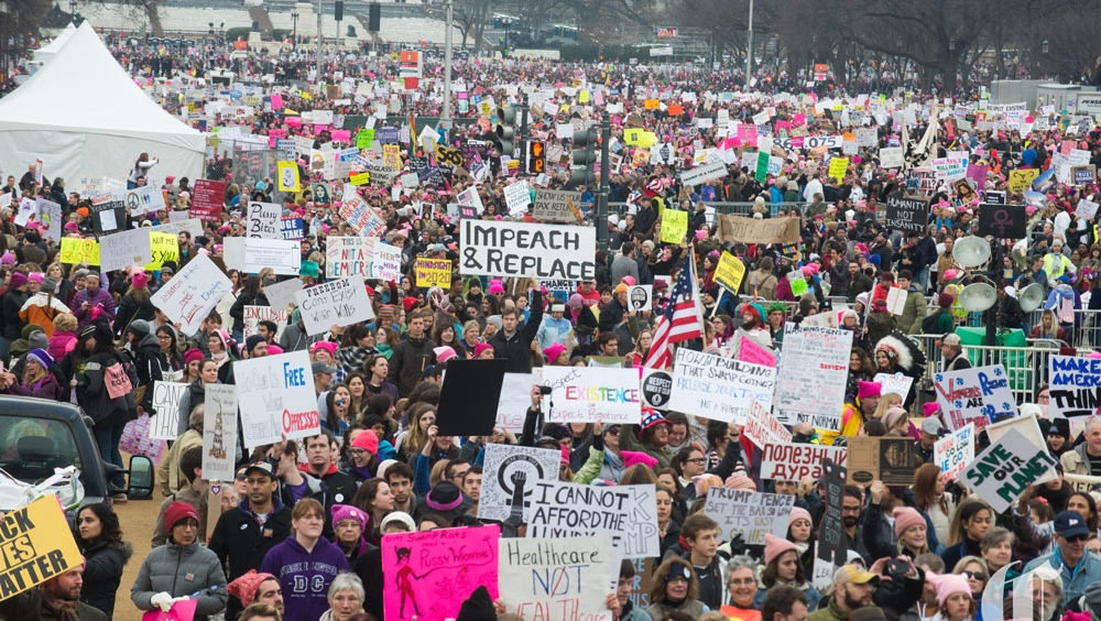 Sute de mii de persoane, printre care și numeroase vedete, au participat în marile orașe americane la Marșul Femeilor / Reacția lui Trump, pe Twitter