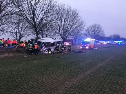 Policie žádá o pomoc svědky tragické nehody autobusu u Horoměřic