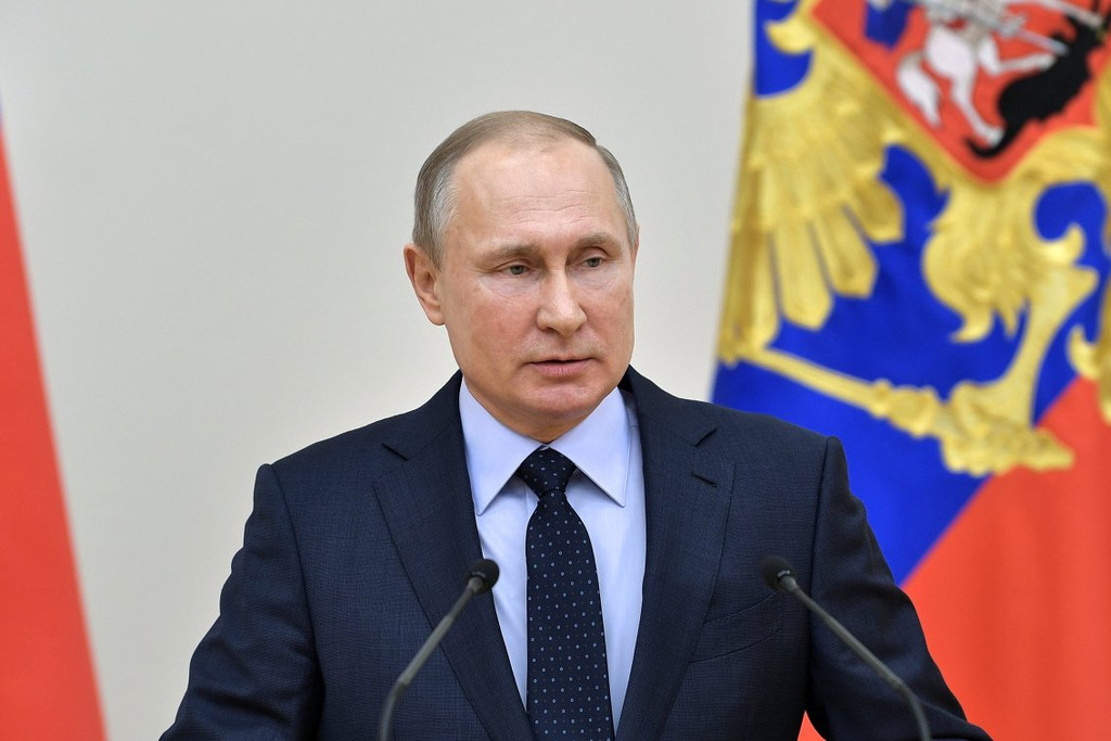Путин встретился с легендами футбола в Кремле