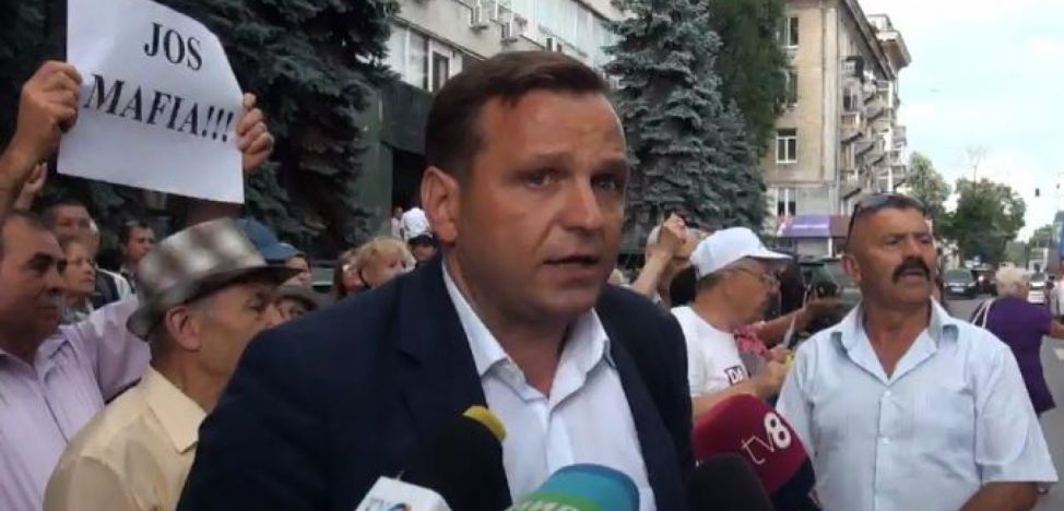 CEC se întrunește în ședință. În fața sediului se scandează „Noi nu cedăm!”