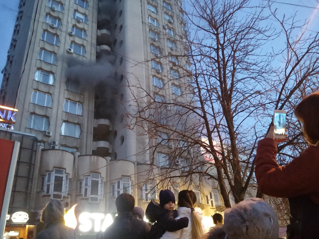 Ultima oră: Incendiu în sectorul Râșcani din Capitală. Patru echipe de salvatori au ajuns la fața locului