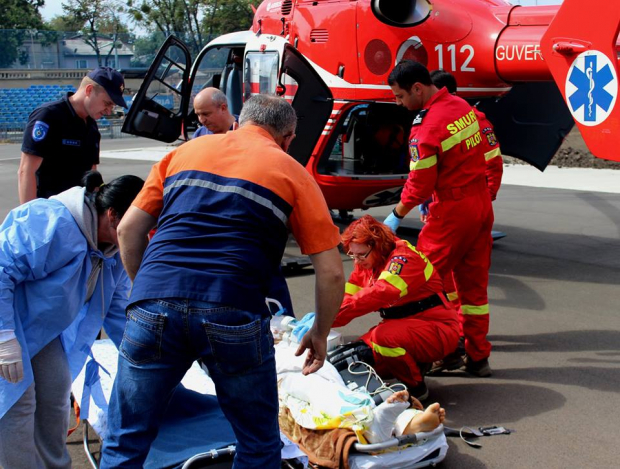 Un adolescent aflat în comă, transportat cu elicopterul SMURD la Chișinău. A fost rănit într-un accident rutier