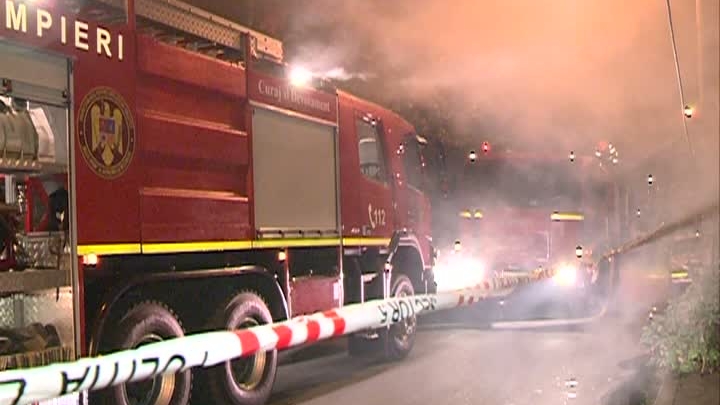 Galați: Persoane rănite și 19 apartamente afectate de o explozie într-un bloc