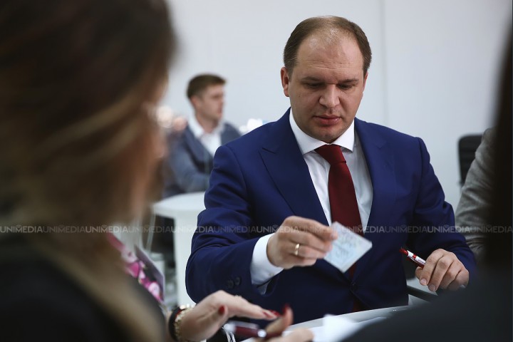Ion Ceban a depus actele pentru a se înregistra în cursa pentru fotoliul de primar al Chișinăului