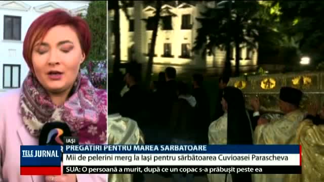 Racla cu moaștele Sf. Parascheva, scoasă în procesiune și depusă în baldachinul din Curtea Catedralei Mitropolitane