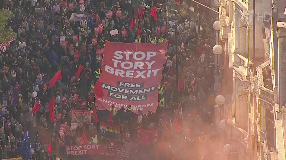 В Лондоне на улицы вышли полмиллиона человек за повторный референдум по Brexit