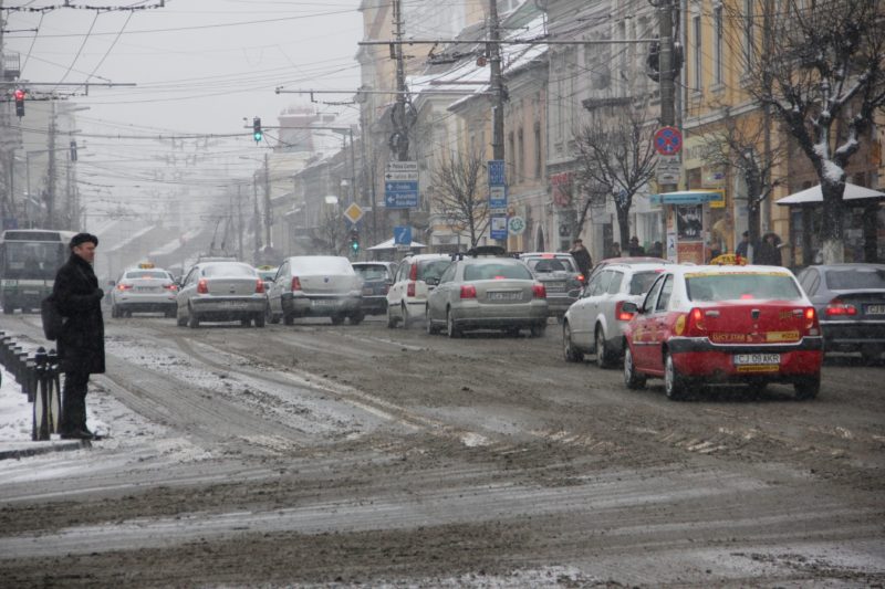 Atenție, șoferi! Pe drumuri s-a format polei