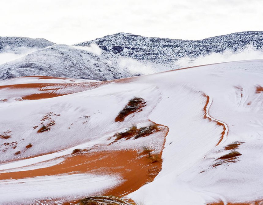 FOTO VIDEO A nins în Deșertul Sahara. Dunele de nisip, acoperite cu zăpadă