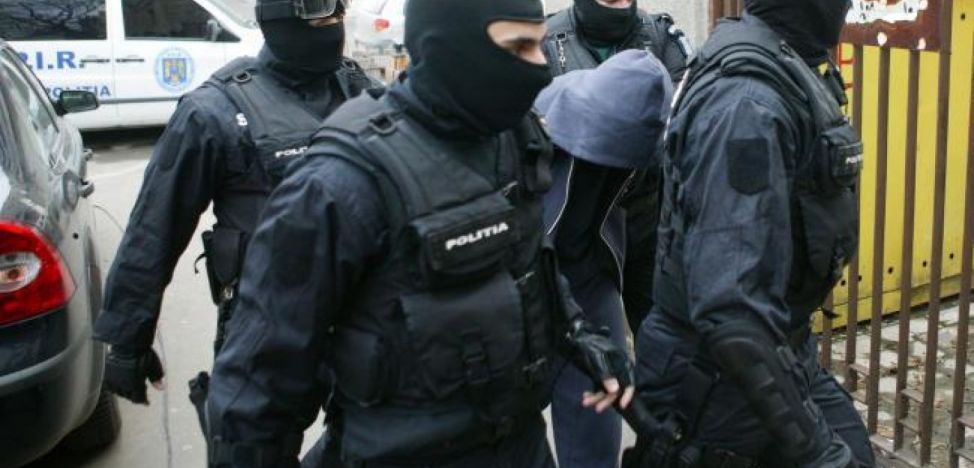 Percheziții în 28 de județe și în București