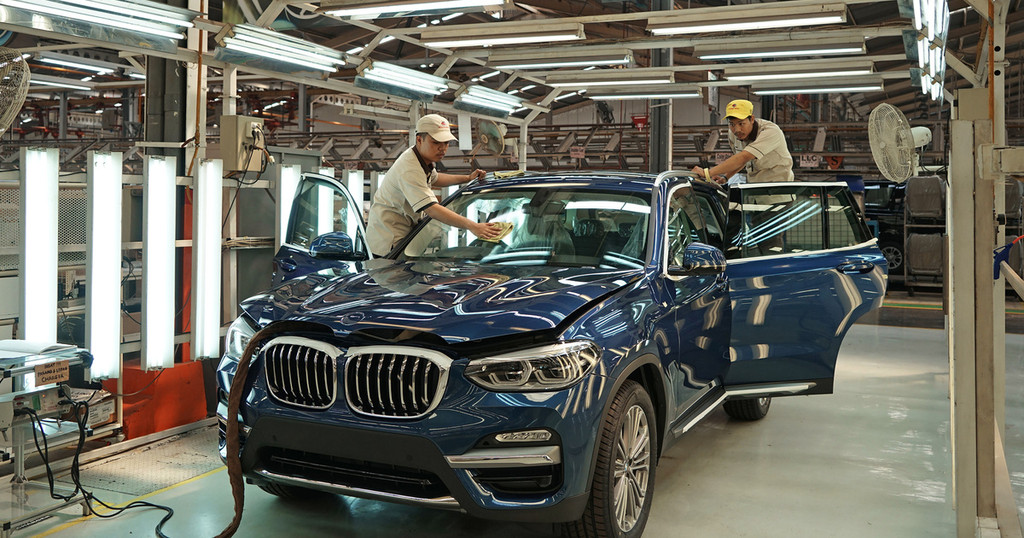 Szijjártó Péter: Debrecenben épít gyárat a BMW