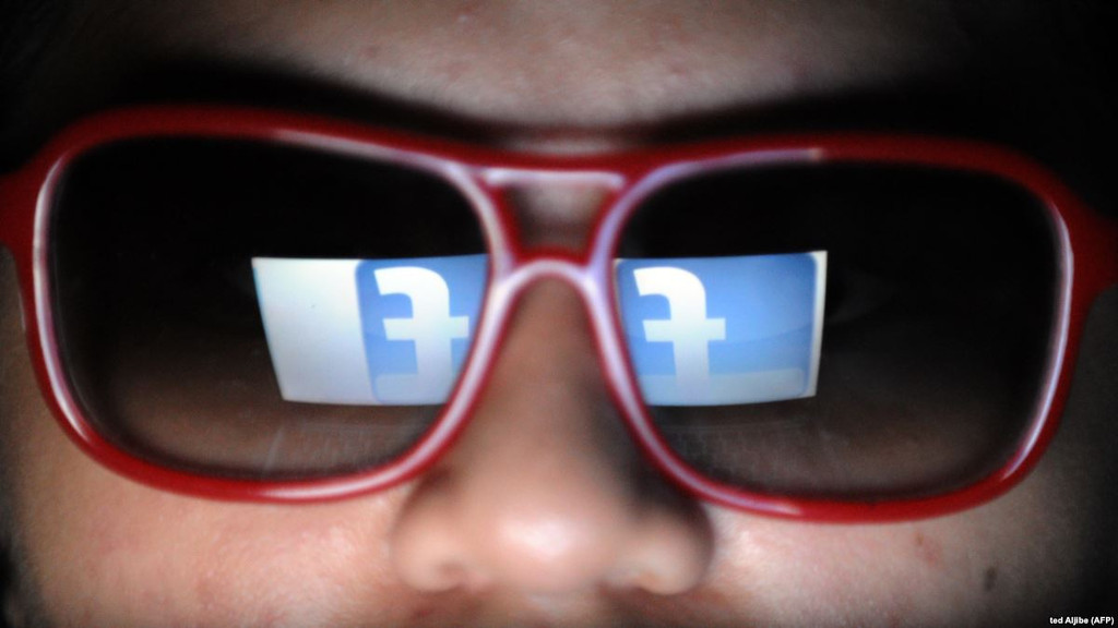 Личные данные миллионов пользователей Facebook попали в открытый доступ