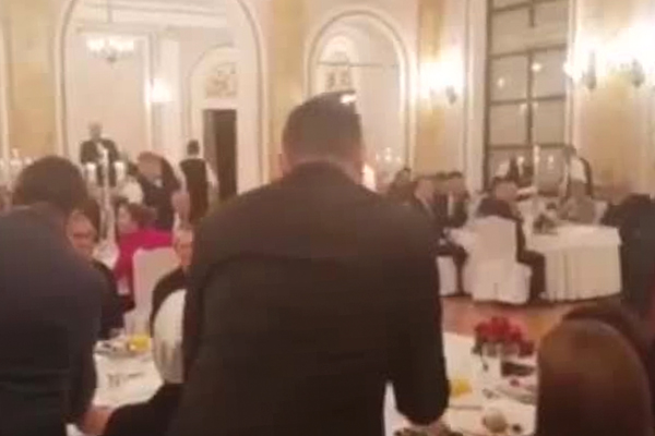 Видео дня. Глава МИД Сербии развлек Эрдогана турецкой песней