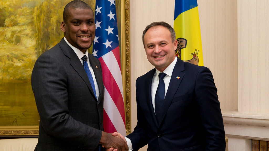 Președintele Parlamentului a avut o întrevedere cu noul ambasador al SUA în Moldova. Ce au discutat