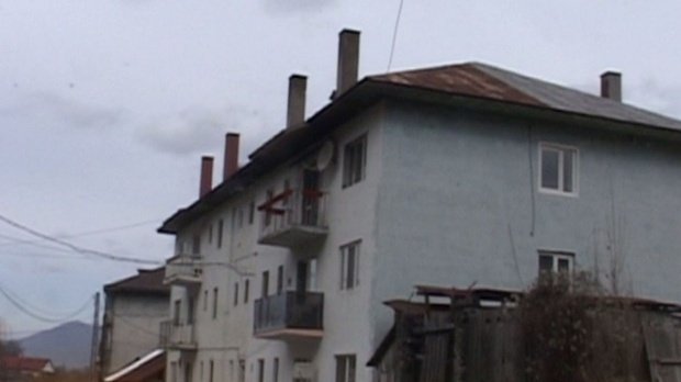UPDATE: Mama celor trei copii găsiți morți și aruncați într-un pod din Bistrița a fost reținută