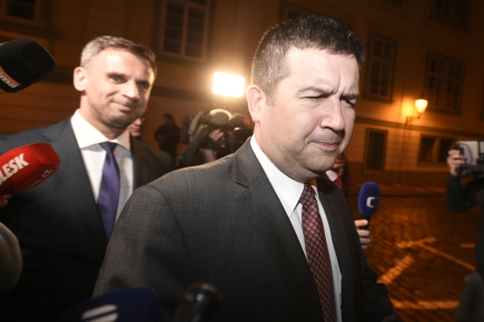 ČSSD a ANO večer jednají o vládě a „porcování“ ministerstev. Babiš je na Kanárech