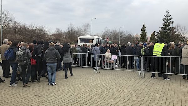 V Praze se koná setkání odpůrců migrace za účasti Le Penové i Wilderse, chystají se protesty