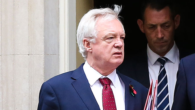 Британский министр по Brexit подал в отставку