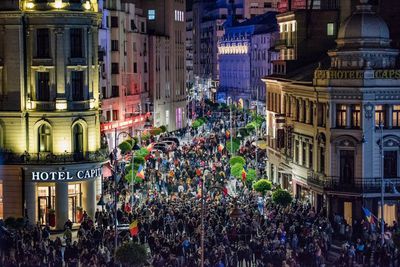 Mesajul #REZIST, proiectat pe clădirea Muzeului de Artă în timpul Spotlight