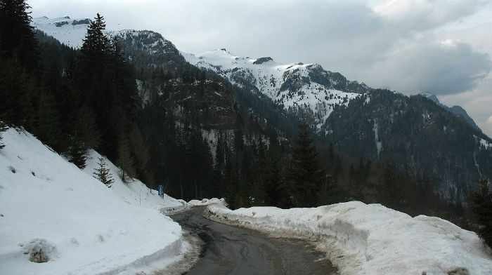 Avalanșe în Munții Bucegi. Toate traseele turistice au fost închise