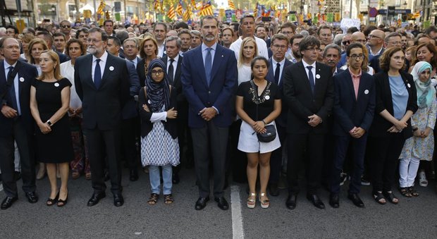 Mezzo milione di persone a Barcellona per la manifestazione: “Non ho paura”