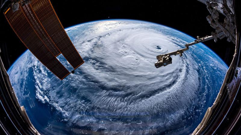 Uraganul Florence se apropie de coasta de est a SUA: peste 98.000 de case au rămas fără curent din cauza inundațiilor