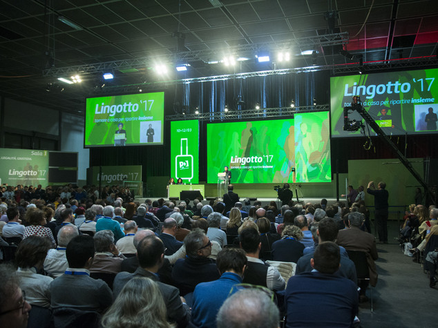 Ultima giornata della convention con Matteo Renzi al Lingotto. Gentiloni: “Più forza al Pd”