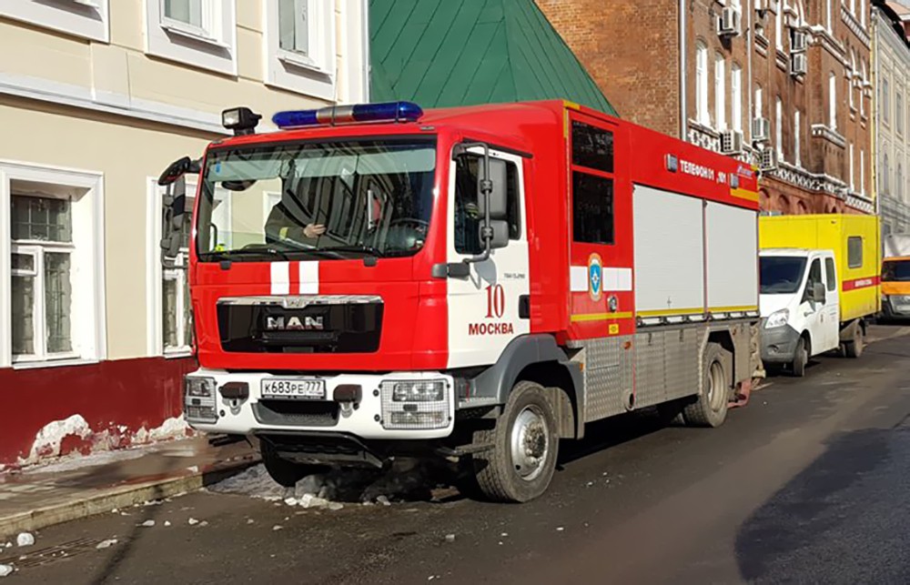 Из жилого дома в Москве эвакуируют людей из-за угрозы обрушения соседнего здания