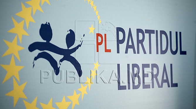 Lovitură sub centură pentru Ghimpu: A fost părăsit de 2 deputați