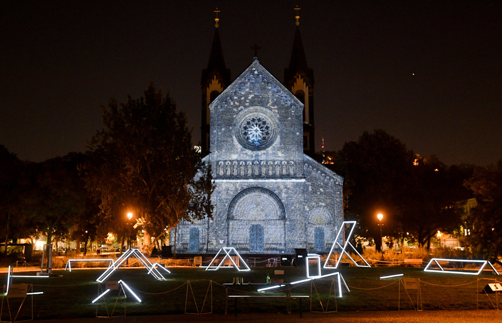 Praze se rozsvítilo. Signal festival ukazuje cestu do nebe i do budoucnosti