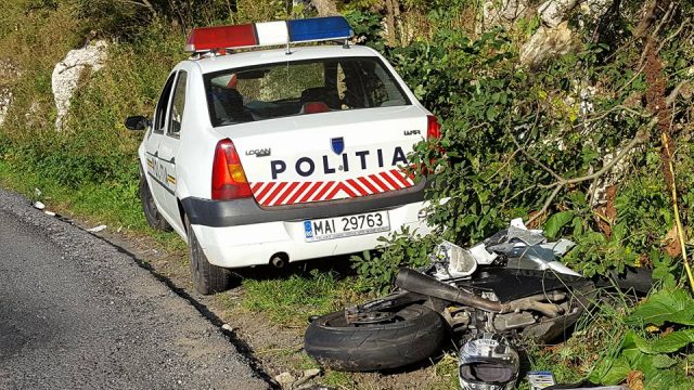 Cinci tineri, acuzați că ar fi sechestrat și violat o fată de 13 ani