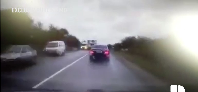 EXCLUSIV! Video cu momentul în care camionul intră în mașina președintelui Dodon