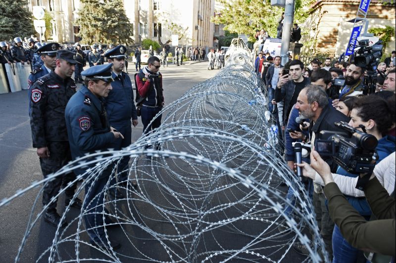 В Армении лидер оппозиции анонсировал крупнейший митинг в истории республики