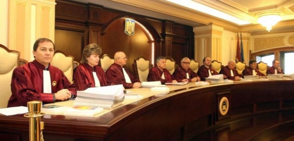 Modificarea legii privind organizarea și funcționarea Curții Constituționale, pe ordinea de zi a senatorilor