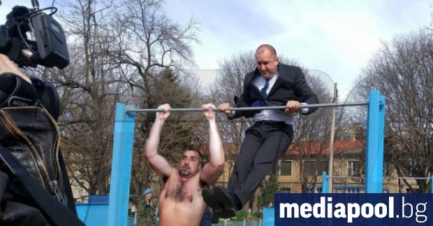 И Светльо Витков направи коремно и предизвика Каракачанов да го последва