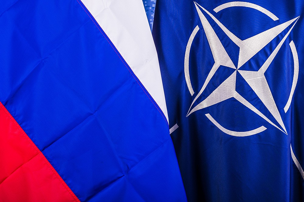 НАТО сокращает миссию РФ при альянсе на 10 человек