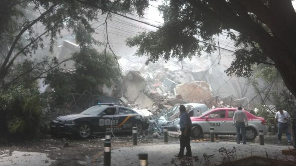 Fortissimo terremoto a Città del Messico «magnitudo 7.1». A migliaia in strada
