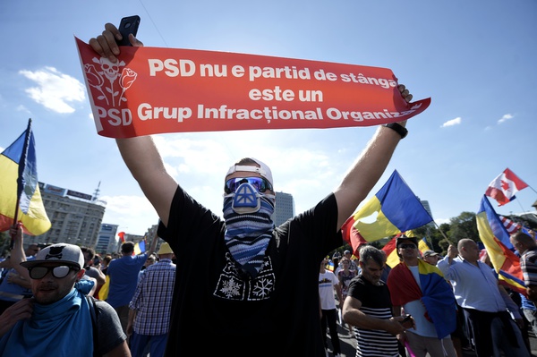 București: Miting al diasporei împotriva Guvernului. Jandarmii au folosit gaze lacrimogene