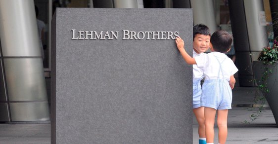 Pád Lehman Brothers před 10 lety šokoval svět. Krize se začala šířit jako epidemie